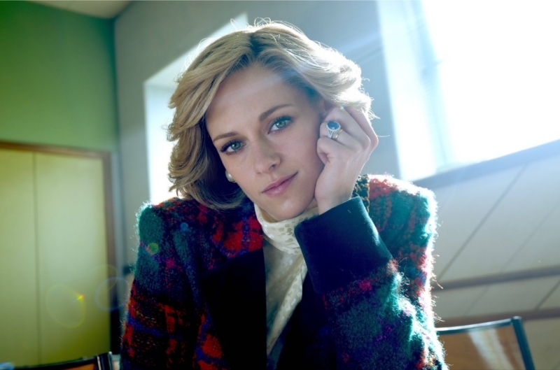 Kristen Stewart新戲《Spencer》演戴安娜王妃!最新劇照曝光神似戴妃