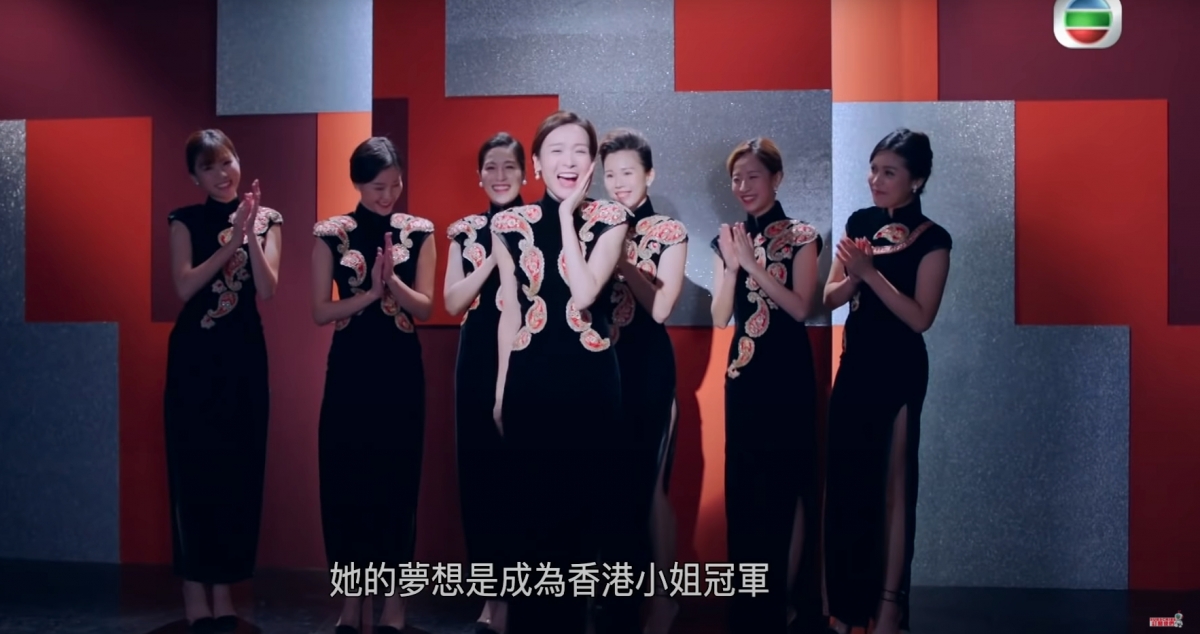 【愛美麗狂想曲】李佳芯重現31年前港姐造型,黑色旗袍顯氣質,獲網民讚靚過袁詠儀?