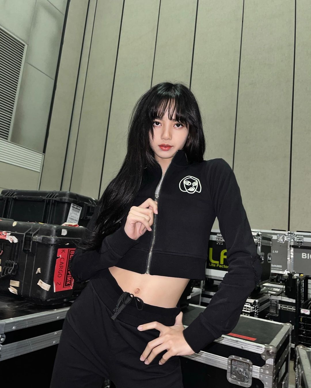 歷史女老師撞臉BLACKPINK Lisa?超高顏值引學生去朝聖