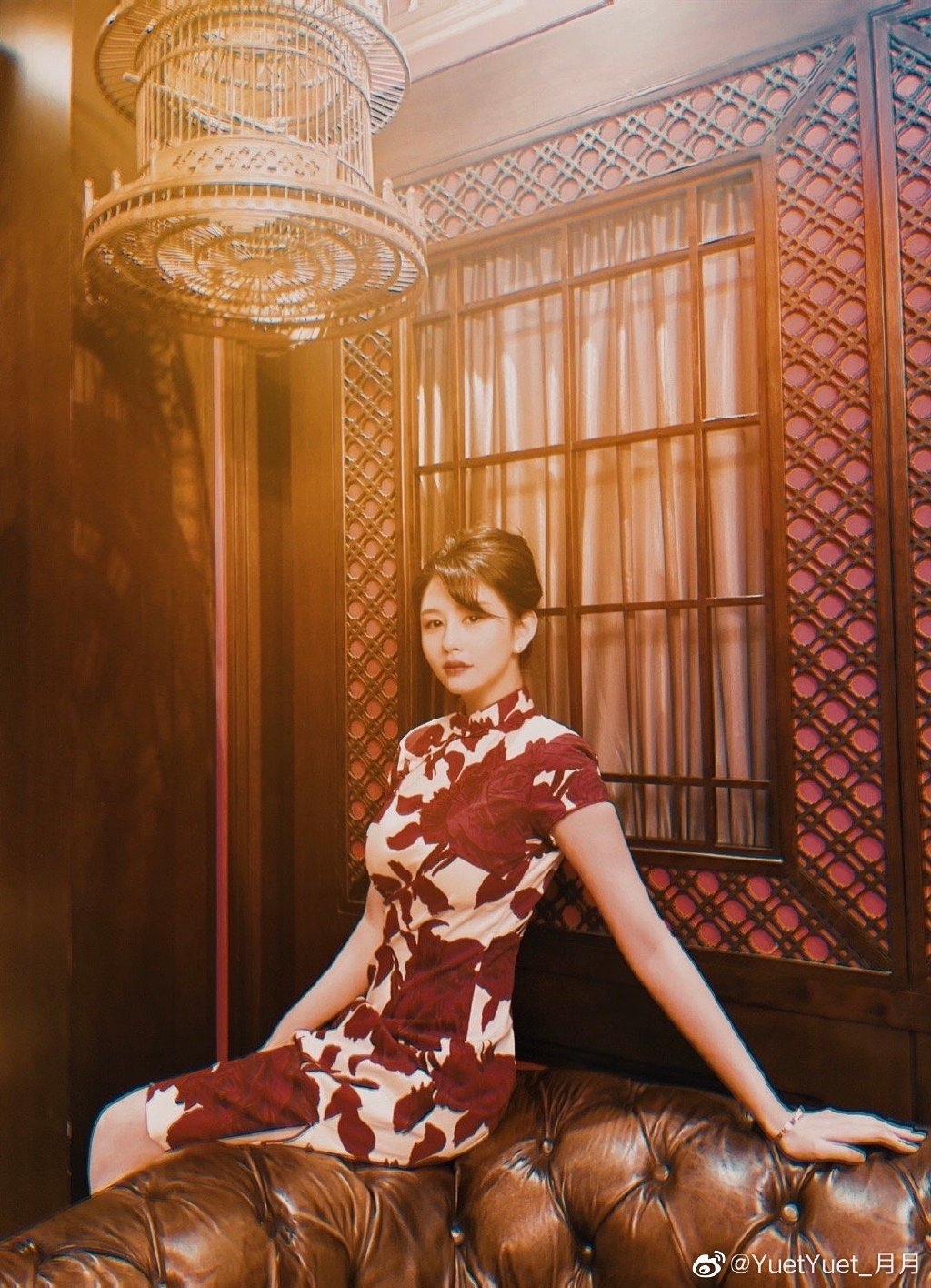 邱淑貞大女21歲沈月絕美新造型/雪白肌膚逆天美腿現身LV活動