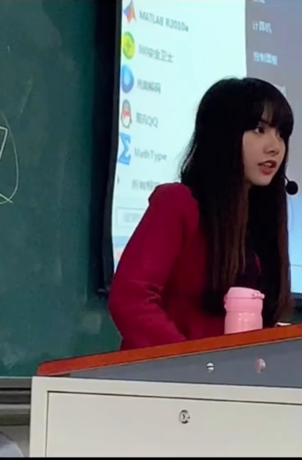 歷史女老師撞臉BLACKPINK Lisa?超高顏值引學生去朝聖