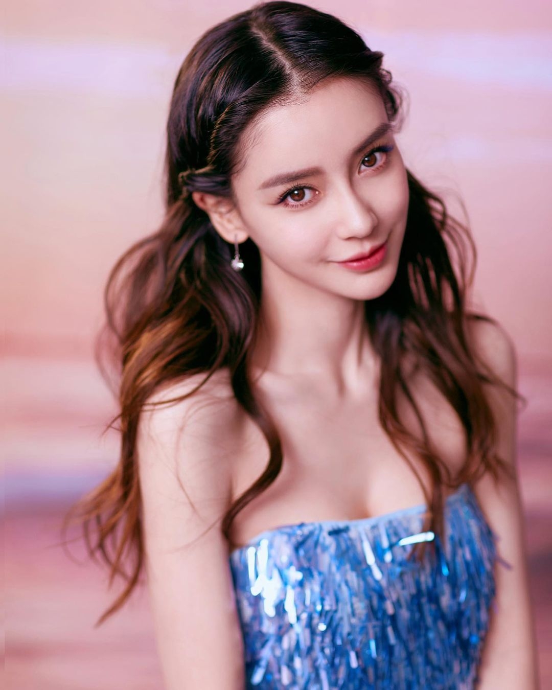 Angelababy黃曉明曬小海綿新相/著母子鞋畫畫溫馨/基因強大一定靚仔