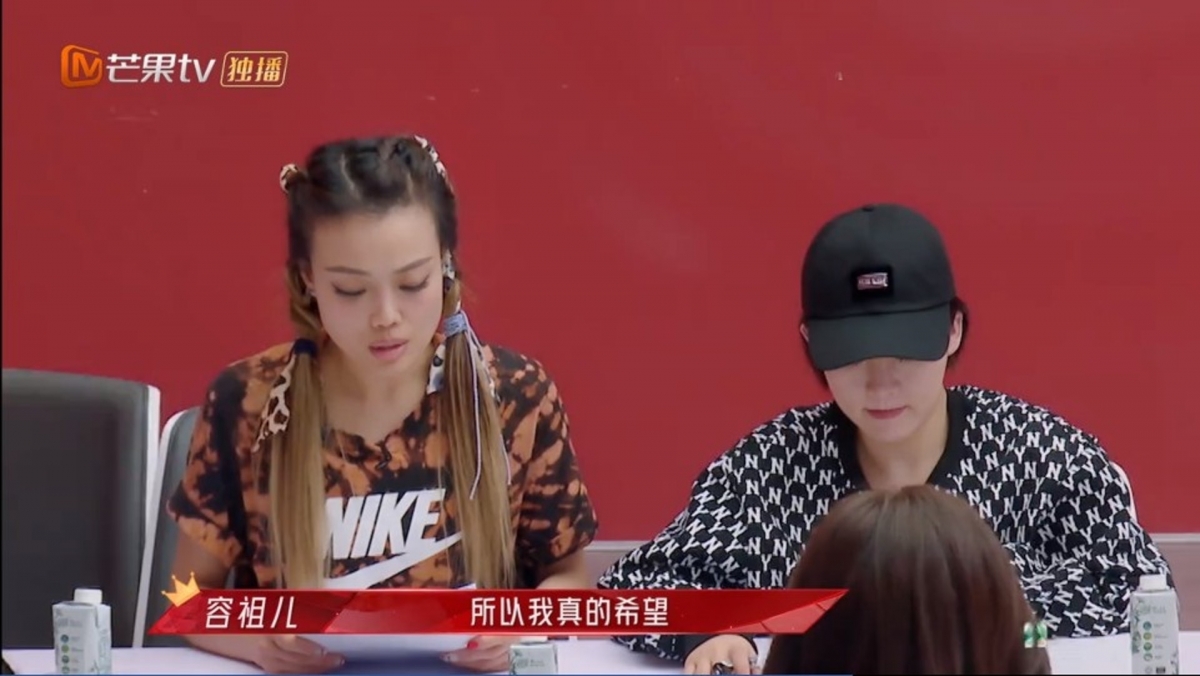 【乘風破浪的姐姐2】容祖兒表示因歌曲的技巧太難,她並不是不給隊員選擇唱,只是認為會影響到演出的分數才發聲