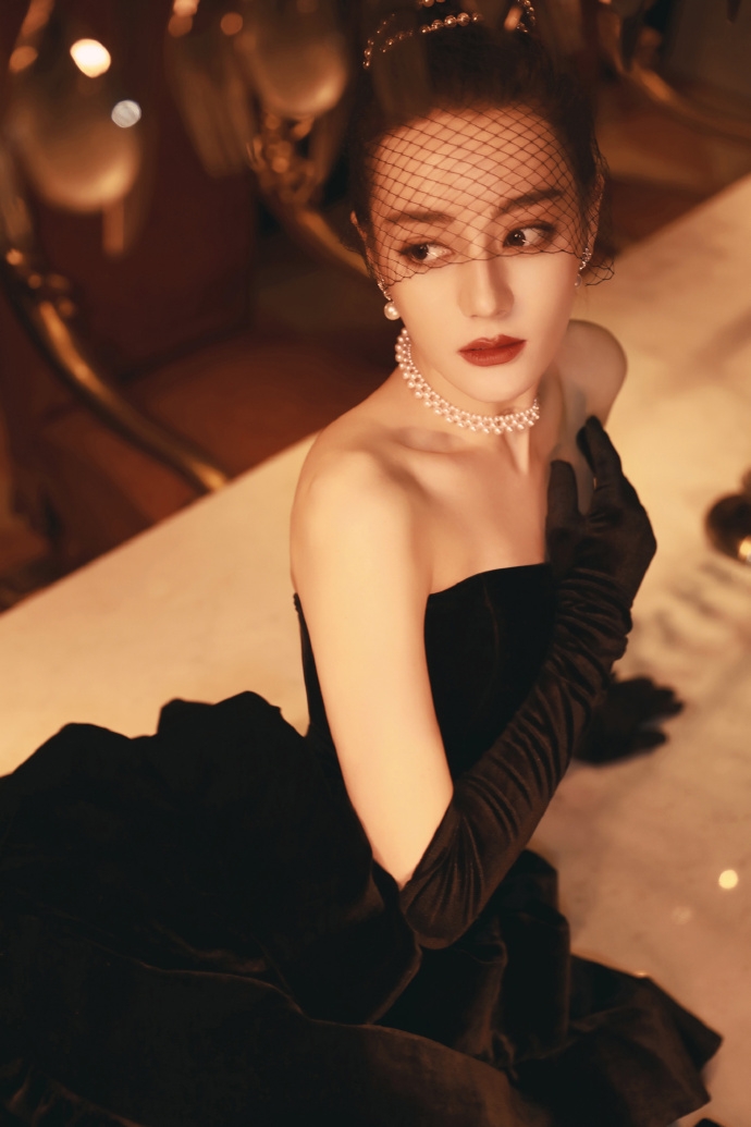 【微博之夜女星造型】迪麗熱巴/鞠婧禕/Angelababy/倪妮/關曉彤/楊冪/宋茜