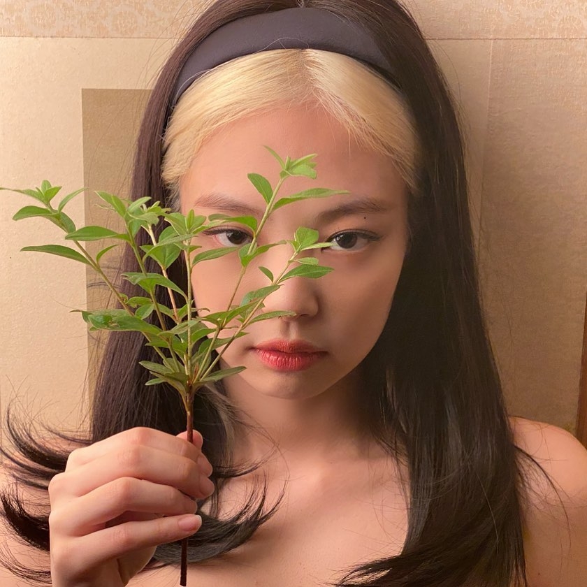 盤點 Jennie 多個出位造型！網民：得佢先carry到