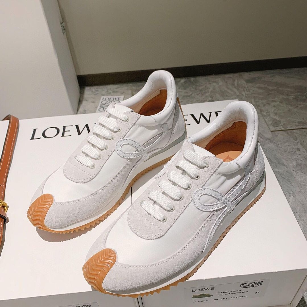 【名牌白鞋/運動鞋2021】LOEWE近年開始慢慢掘起，更成到不少香港女生的力捧！