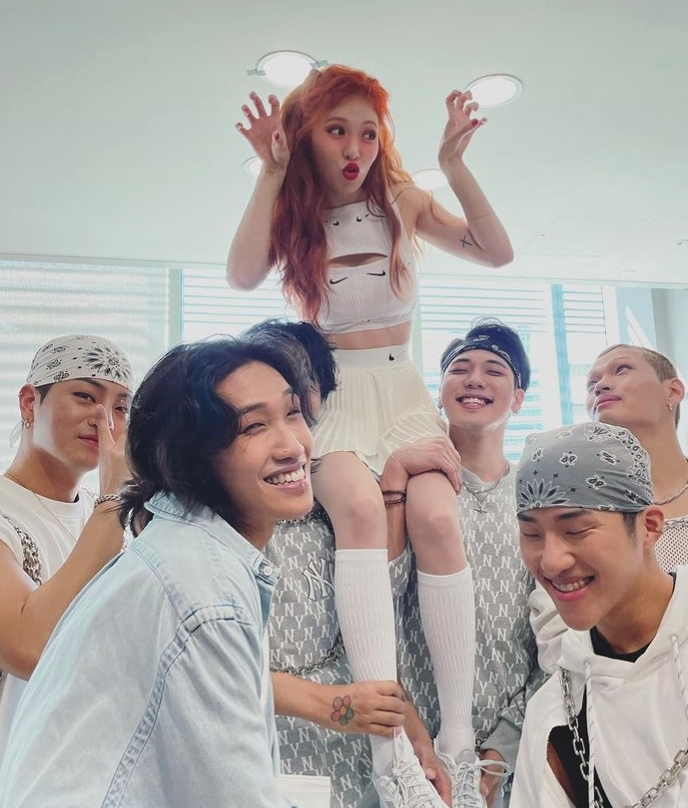 -泫雅-Nike背心-打歌服-nike襪子-韓國-4