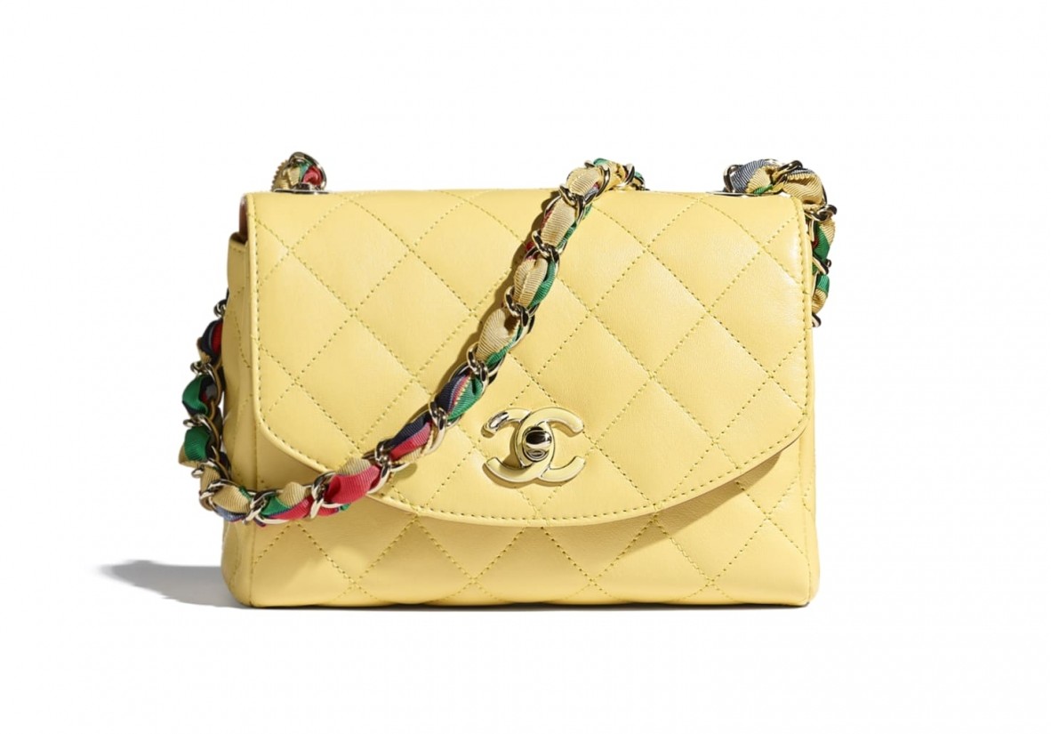 【Chanel 2021手袋】垂蓋手袋 HK30,300（15 × 19.5 × 8 cm）