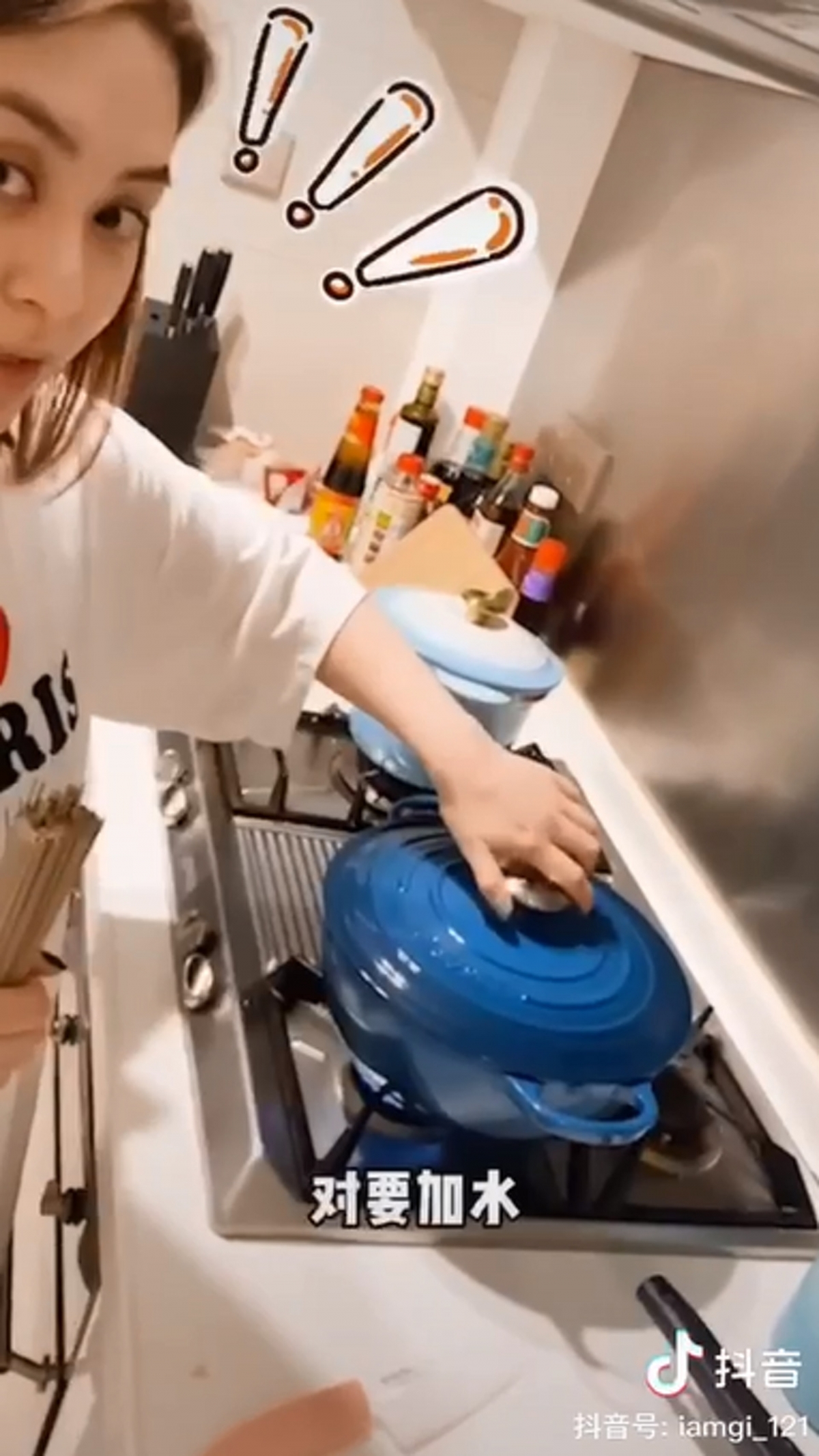 網民見狀都感到相當震驚，更著鍾欣潼阿嬌應多點休息：「早點睡吧！」、「不要工作得太操勞了！」