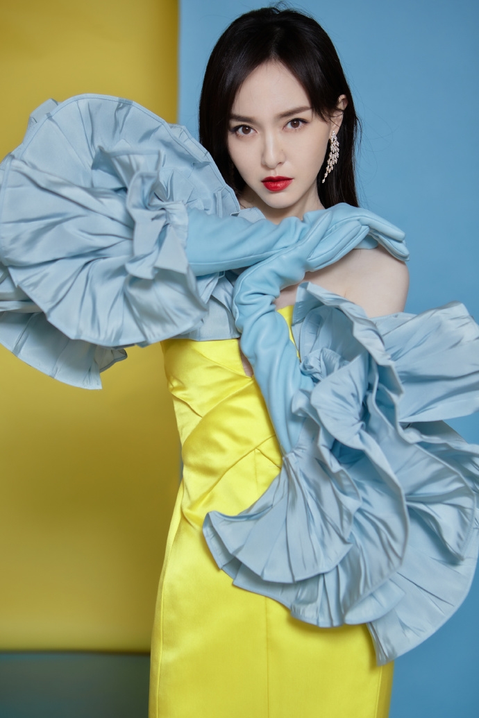 【微博之夜女星造型】迪麗熱巴/鞠婧禕/Angelababy/倪妮/關曉彤/楊冪/宋茜
