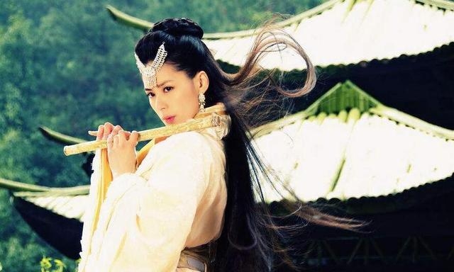 阿嬌在《女媧傳說之靈珠》完美演繹了最美得女媧後人，劇中的她簡直就是集高貴典雅且聖潔秀氣於一身