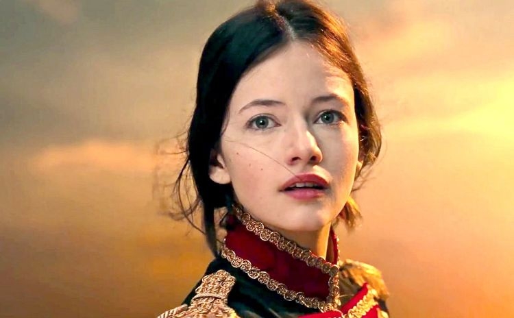 《吸血新世紀》過後,憑藉Mackenzie Foy的努力演出,獲得了美國土星獎( Saturn Award )的最佳新演員