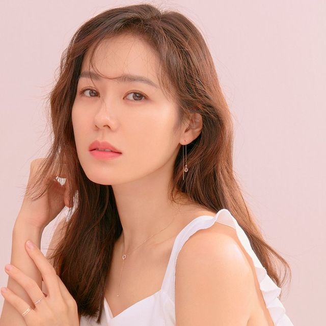 一文認清浮粉、卡粉成因!3要點解決暗瘡、毛孔現形,換回貼服完美無暇的底妝!