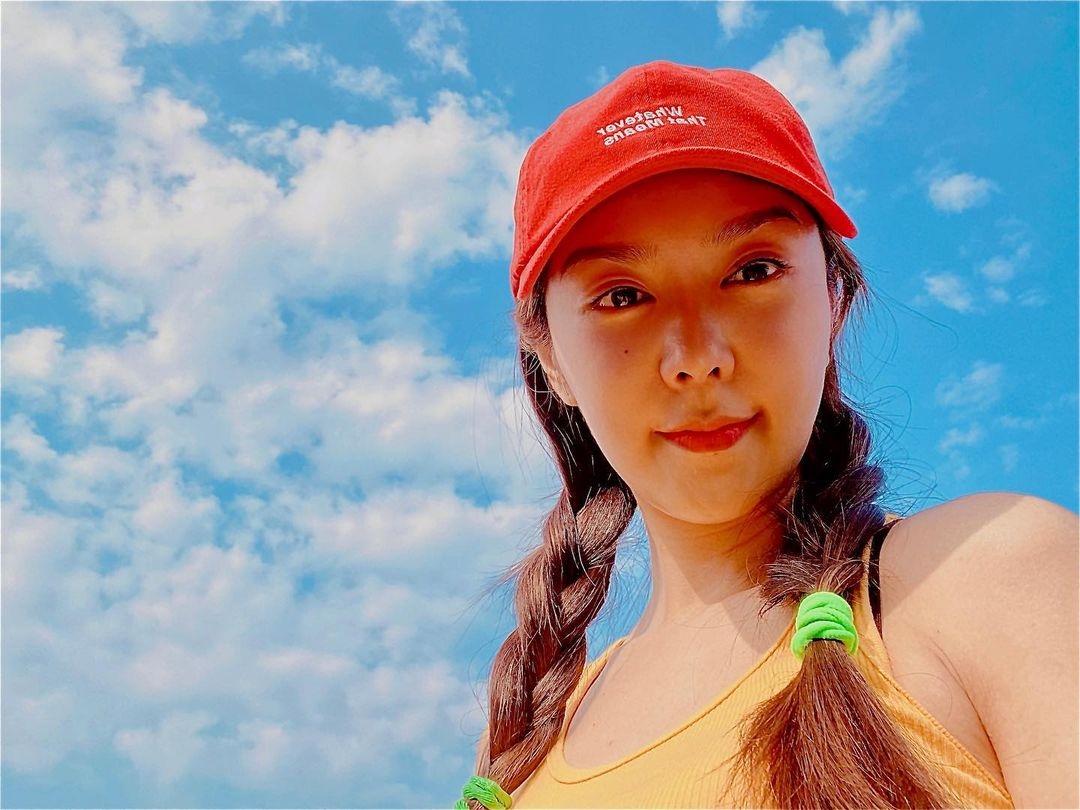 薛凱琪Fiona初出道跟現時相比,認為最大變化是圓臉變尖臉、眼神看起來不自然、鼻尖變更翹、鼻翼更大、笑起來變僵硬!