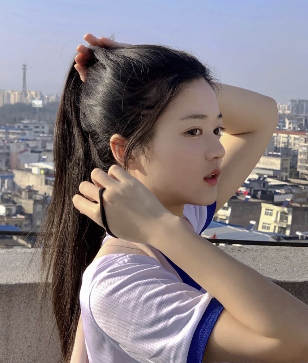 【紮馬尾技巧】2條橡筋綁出蓬鬆高馬尾全日不扁塌