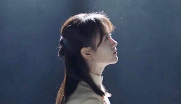 鞠婧禕鼻子崩塌變「水泥柱」?疑整容過度歪鼻透光