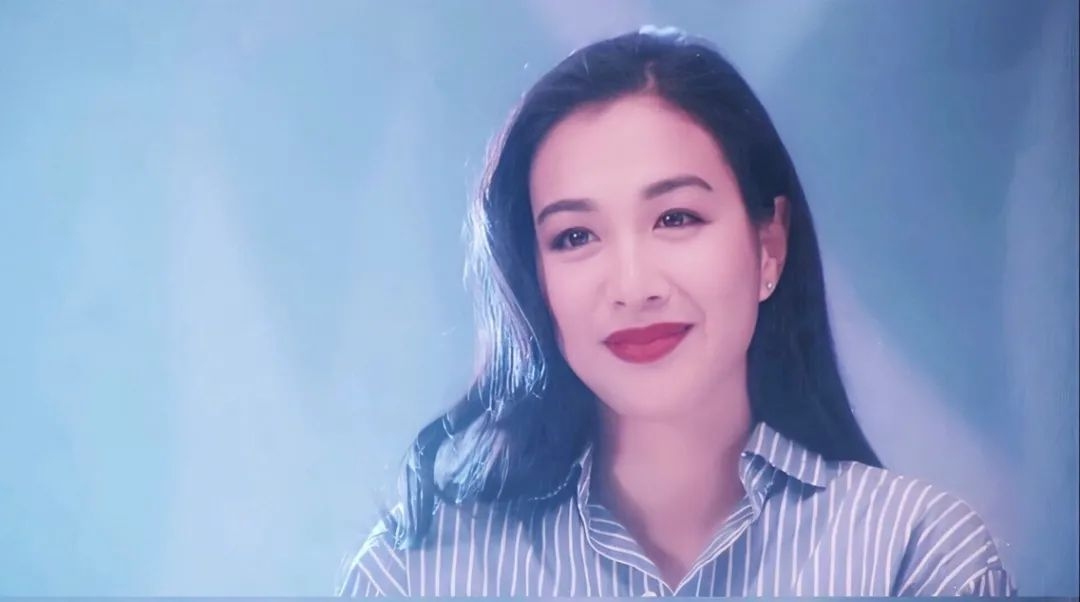 90年代有凍齡性感女神之稱的鍾麗緹,即使年到50依然保持著一副姣好的身材