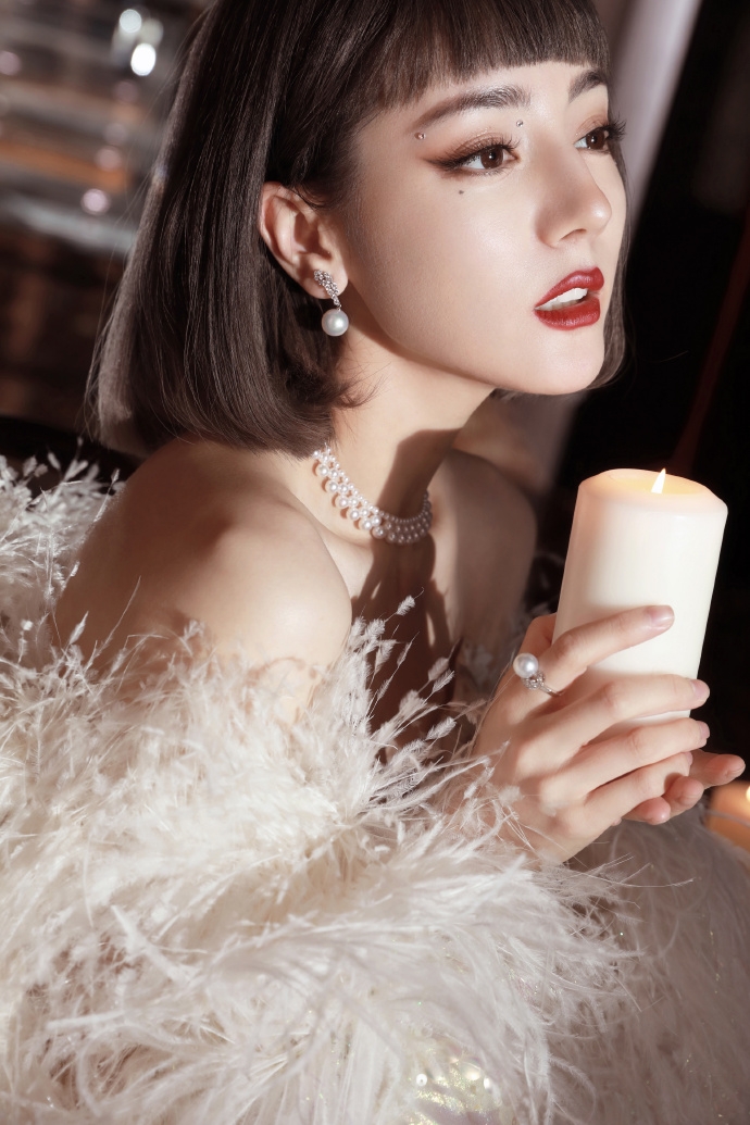 【微博之夜女星造型】迪麗熱巴/鞠婧禕/Angelababy/倪妮/關曉彤/楊冪/宋茜