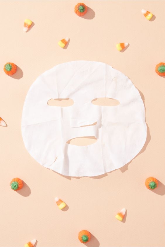 【面膜】女友狂曬9張Mask紙嚇親男友!女友留面膜紙擦地板
