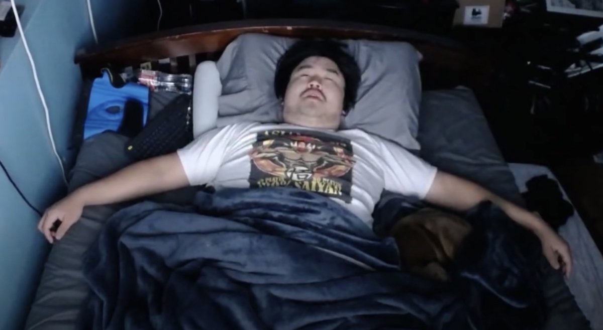 不過王依渟還比不上外國一位亞裔男子「睡覺直播主」Asian Andy!