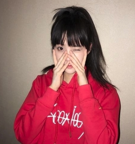陸星歐陽娜娜的漫畫瀏海也十分適合她的幼齒臉,眼睛大大的她更曾被指是人氣漫畫富江