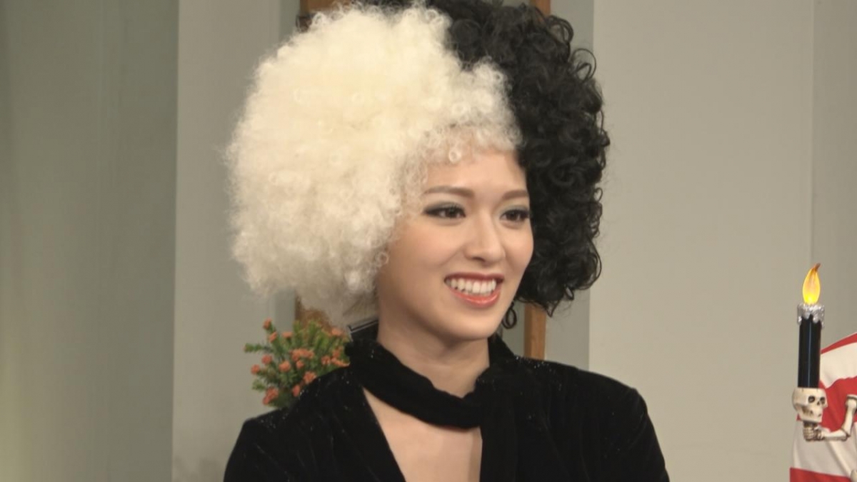 馮盈盈之前在《後生仔傾下計》節目中,於萬聖節大玩Cosplay主持節目,以《101 斑點狗》的女角示人。