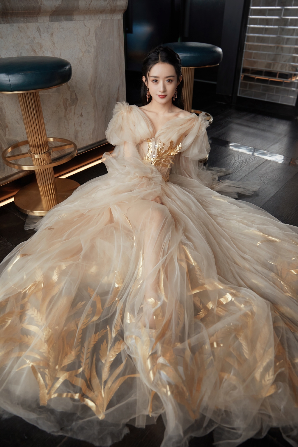 趙麗穎馮紹峰離婚/宣布結束兩年半婚因/至今未辦婚禮/兩個原因戀情不被看好