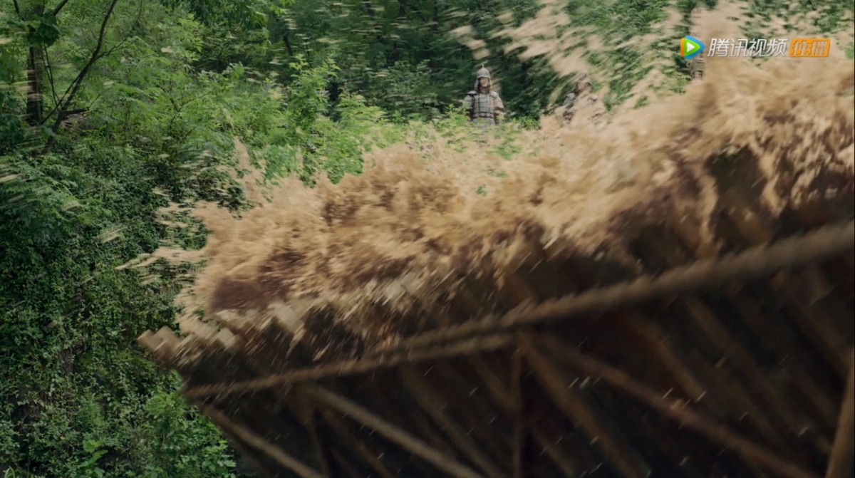 長歌行堤壩洩洪一幕中，出現多個明顯是由不同地方剪輯而成的畫面，其後軍隊被淹沒時再度變成了漫畫