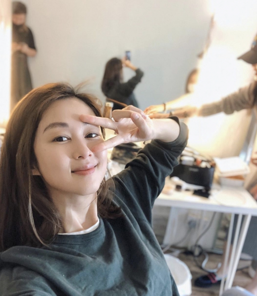 因岑麗香現時在家都要照顧小孩,所以多數都會素顏,有時還會大方分享自己的素顏美照