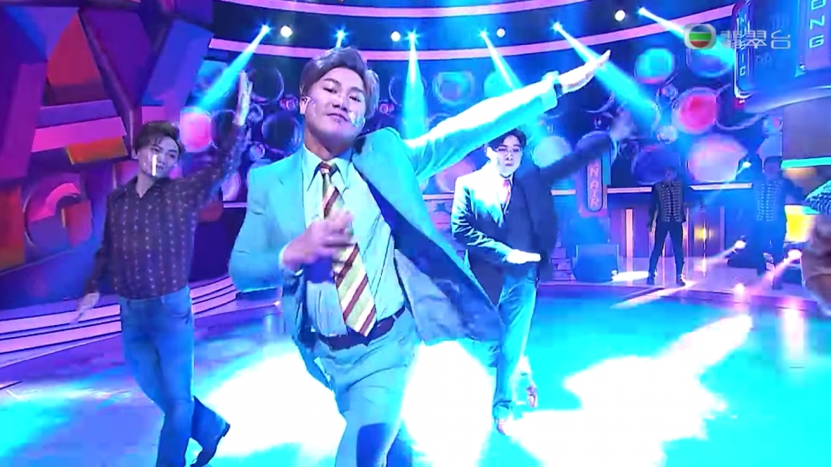 《開心大綜藝》王祖藍反串扮特首!惡搞「疫情記者會」抽姜濤水韓團BTS、BLACKPINK跳舞