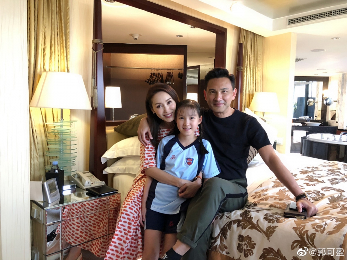 女神郭可盈與林文龍結婚17週年過著甜蜜的生活,不時會在Instagram大曬甜蜜家庭照