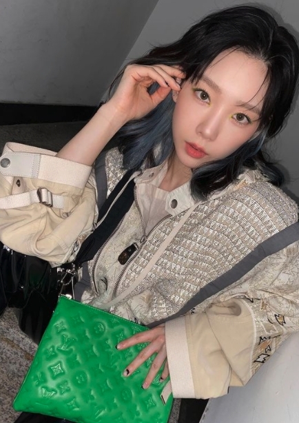 耳圈染想低調時也可以藏起來，是造型百搭的一款挑染髮色。