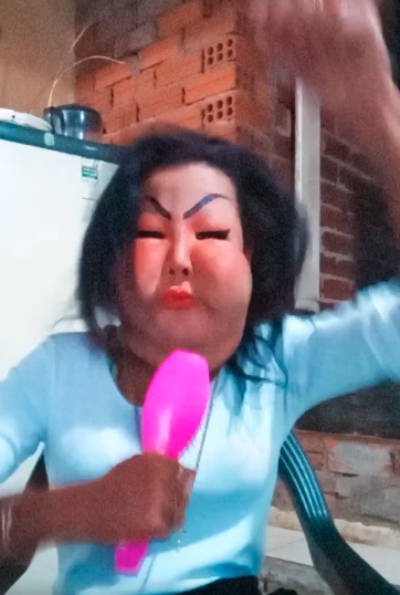 Juju Oliveira決定在網站上招募款求助,重新接受手術修復她的臉