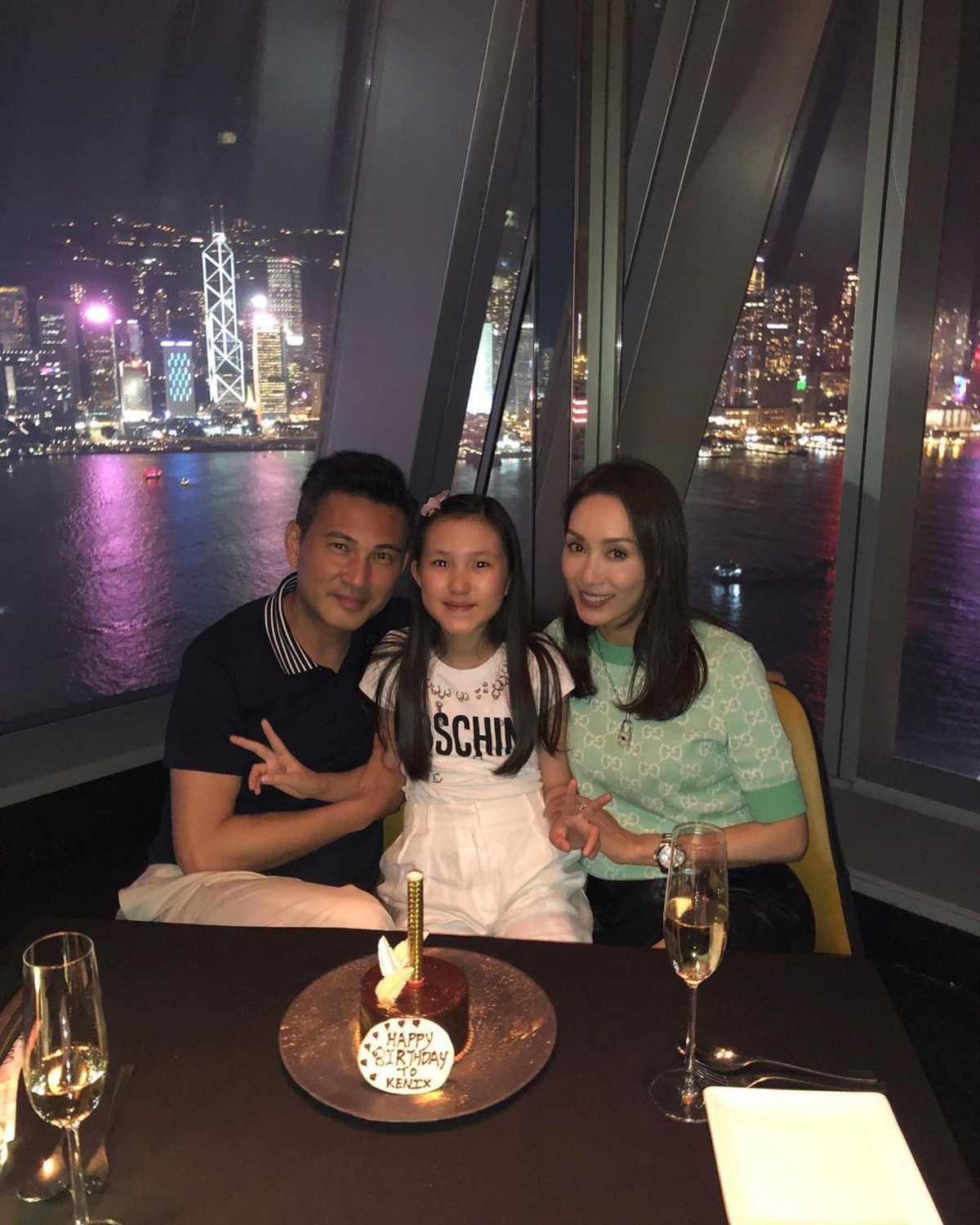 郭可盈一直被傳整容被指臉型變尖,Tania的瓜子臉就證明了她天生麗質