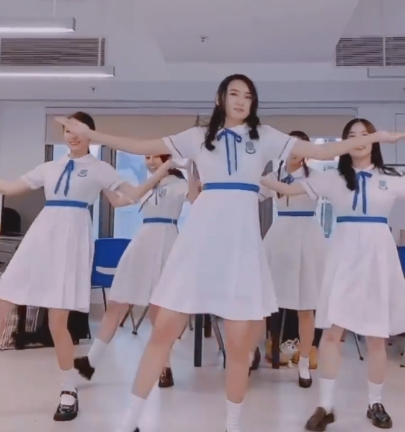 戴祖兒同「後生仔」著校服跳舞抄ViuTV《YOLO的練習曲》網民封千禧五鳳