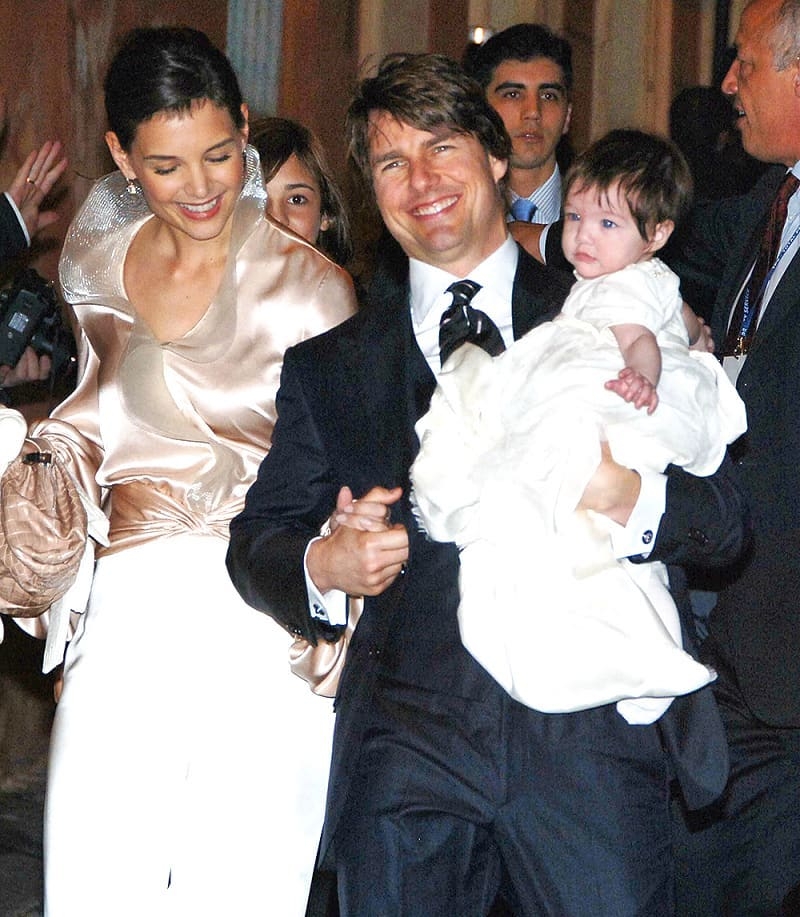 Tom Cruise(湯告魯斯)與第三任妻子Katie Holmes(姬蒂荷姆斯)所生的女兒Suri Cruise Holmes於2006年出生。