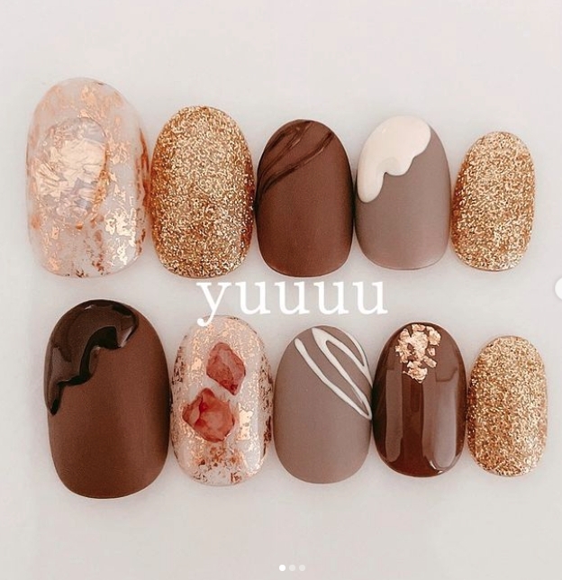 喜歡朱古力的女生也可以考慮單色的設計，白朱古力/黑朱古力讓款式有更多層次，甜度不輸糖果色啊～