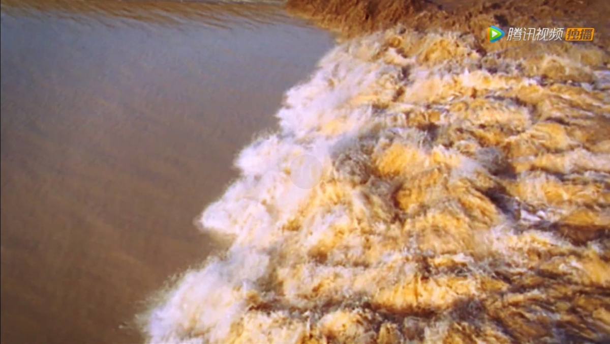 長歌行堤壩洩洪一幕中，出現多個明顯是由不同地方剪輯而成的畫面，其後軍隊被淹沒時再度變成了漫畫
