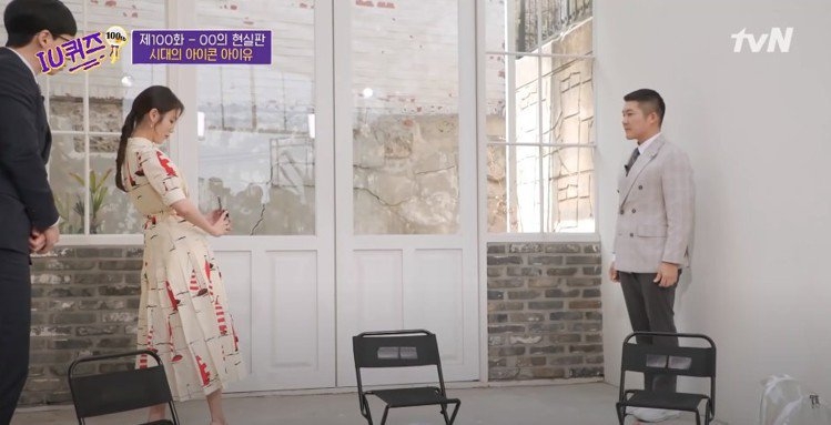 而女神IU的拍照方法最近也在韓國各大論壇中掀起了熱議,到底是如何將嬌小的162cm拍出名模級長腿的180cm?