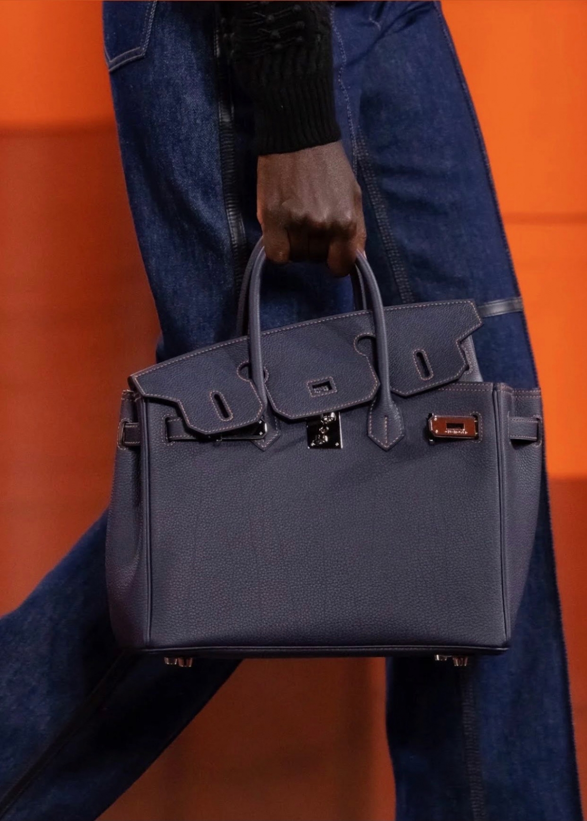 HERMÈS「三合一」Birkin手袋、手機袋超矚目!必留意唇膏 、airpods、電話多功能收納袋