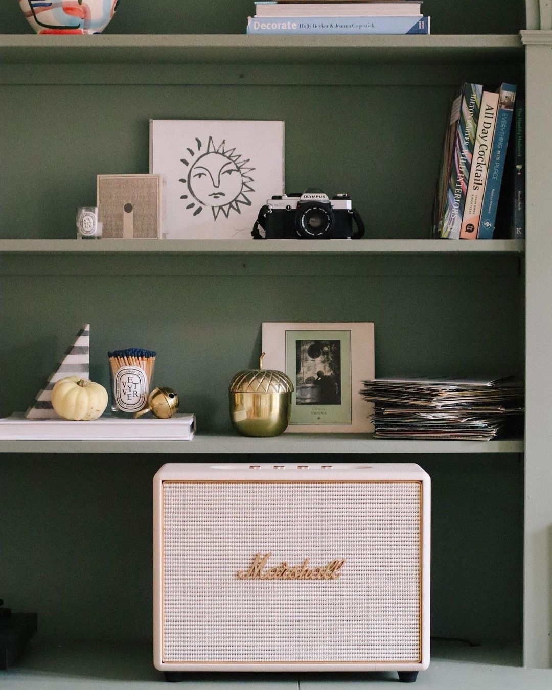 Marshall Emberton便攜式喇叭推新色!絕美奶油白+松柏綠,文青露營居家必備!