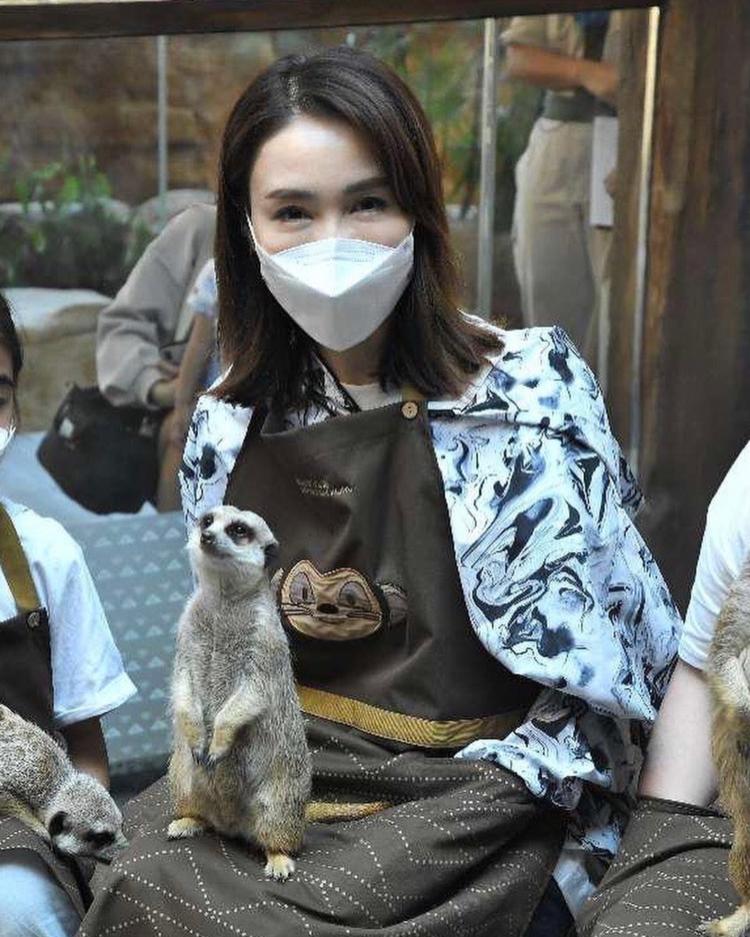 黎姿攜半癱弟弟3代同堂到海洋公園出遊,悉心照料家人,直言:滿滿的幸福感