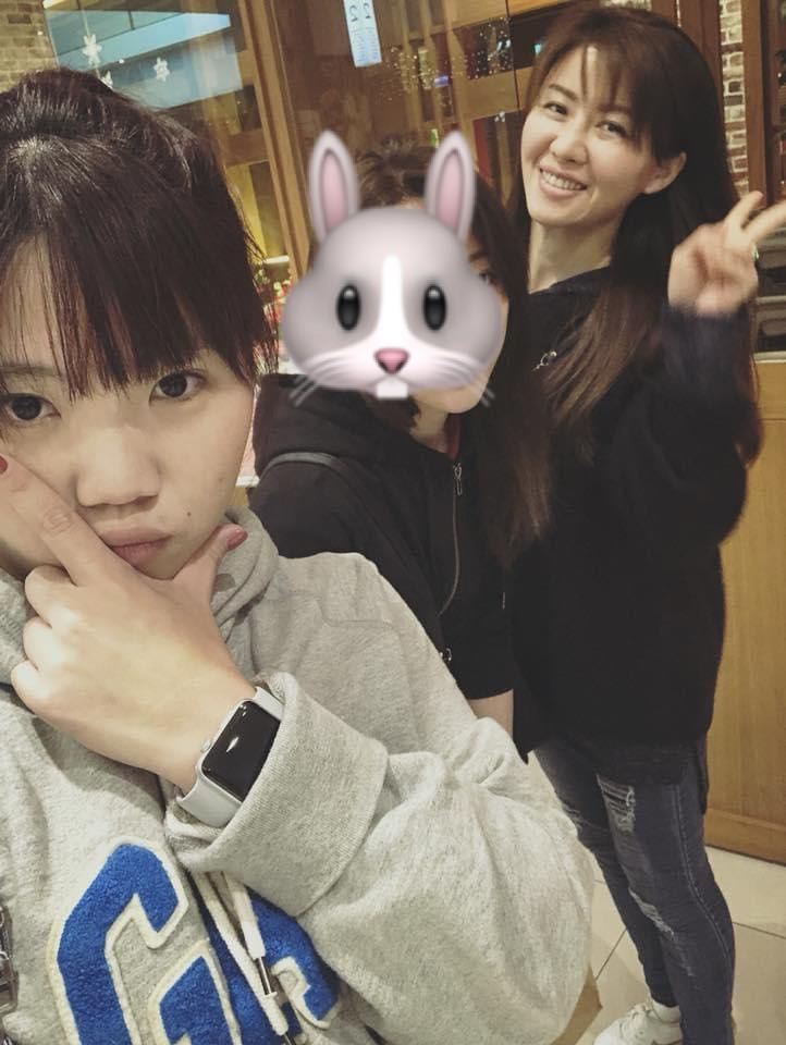 【凍齡婆婆】不少網民看到外婆的相片,都不感大讚外婆很有氣質:「你媽媽看起來三十多,真的保養的很好,看起來很有氣質」