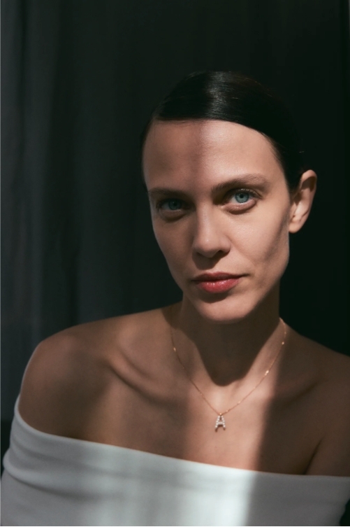 日韓大熱Zara珍珠字母項鍊!散發典雅唯美氣質,一開賣火速斷貨!