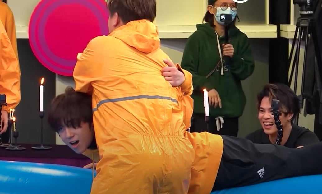 姜濤在節目中的表現一向被大讚沒有偶像包袱，訓身玩遊戲展露真性情，最後一集更玩到全頭都是番梘泡，