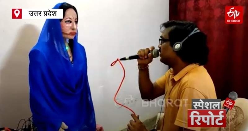 DineshPatel-印度AI女機械人-Shalu-33聰明的Shalu就能夠一一代替分身不暇的Dinesh Patel,陪在孩子身邊教導他們數學或功課。