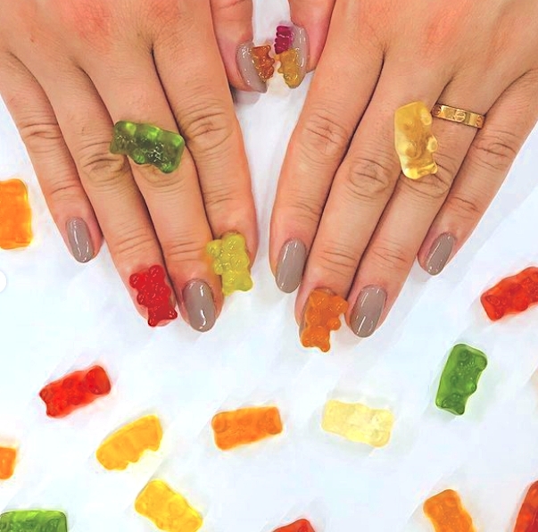 小熊軟糖美甲最近紅遍日韓和國外！啫喱般的透明顏色有小清新的感覺