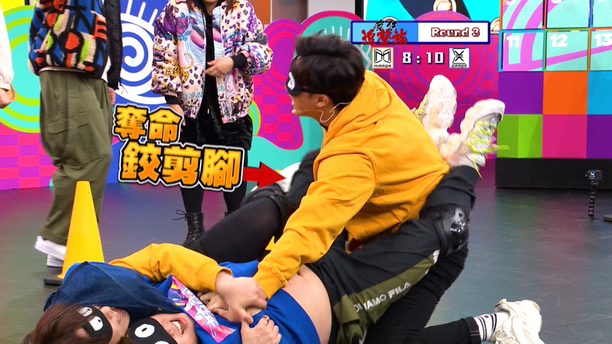 考有Feel｜MIRROR隊姜濤和Stanley對戰ERROR隊肥仔和阿Dee，姜濤在遊戲中超落力，竭盡所能攬實敵隊肥仔