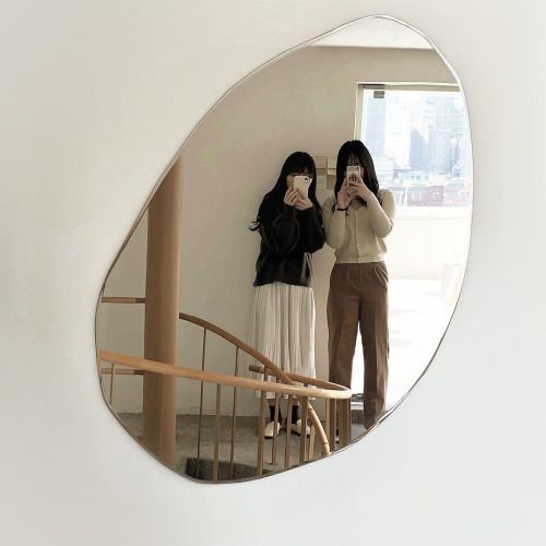 【打卡Pose】撇甩尷尬!好姐妹合照必備姿勢,KO鏡頭恐懼症,自然不造作展示好感情!