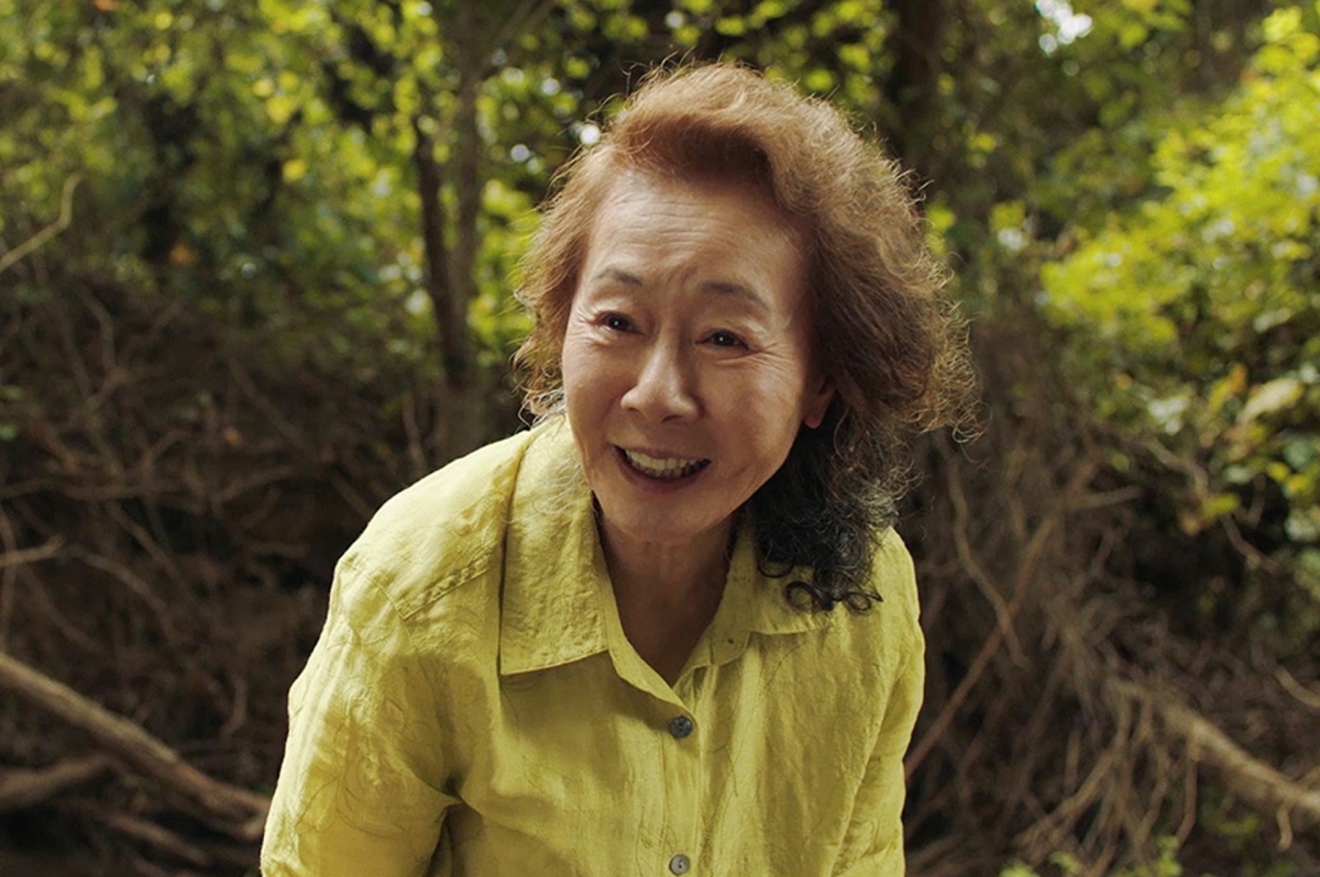 【奧斯卡2021】73歲尹汝貞成首位韓演員奪「女配角獎」!超流利英文,曾因丈夫出軌離婚被指「失敗女人」